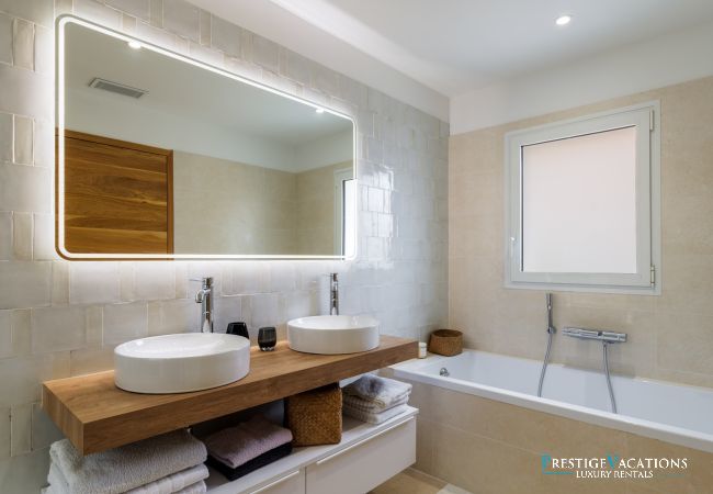 Villa à Saint-Aygulf - Ibaia *****