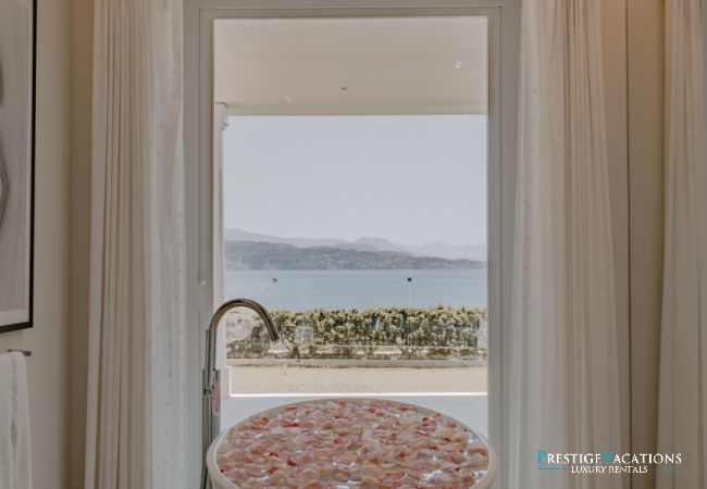 Villa à Nissaki - The Edge