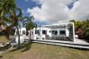 Villa in Saint-François - Water Dream *****