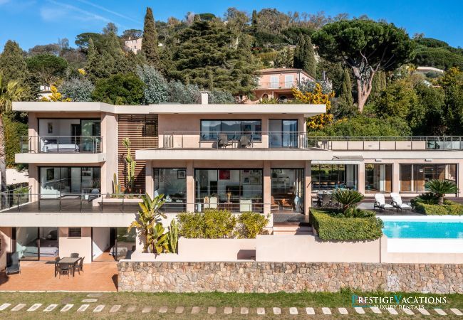 Villa in Cannes - 5 Seasons ****