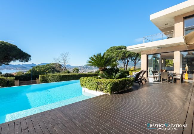 Villa in Cannes - 5 Seasons ****