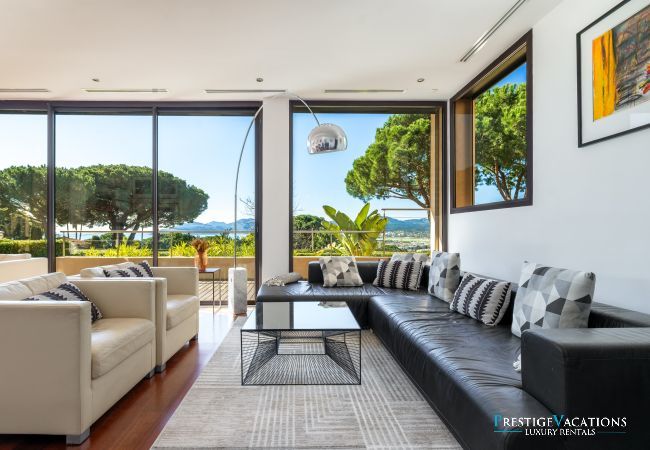 Villa in Cannes - 5 Seasons ****