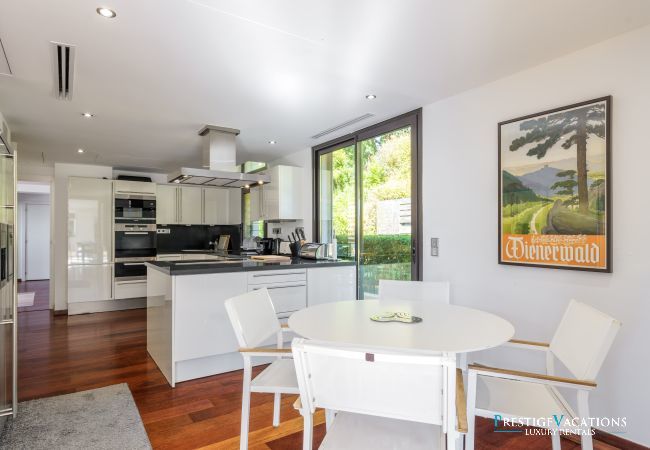 Villa in Cannes - 5 Seasons ****