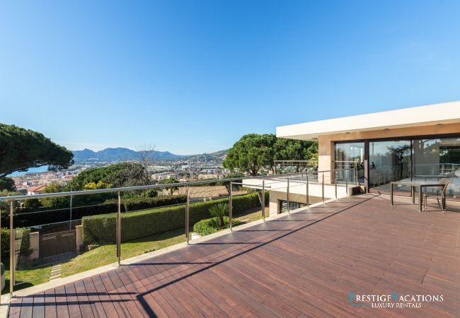 Villa in Cannes - 5 Seasons ****