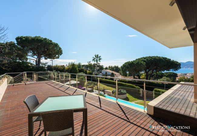 Villa in Cannes - 5 Seasons ****