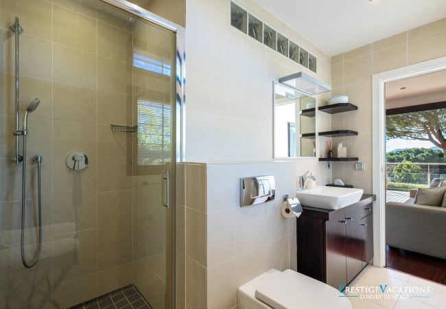 Villa in Cannes - 5 Seasons ****