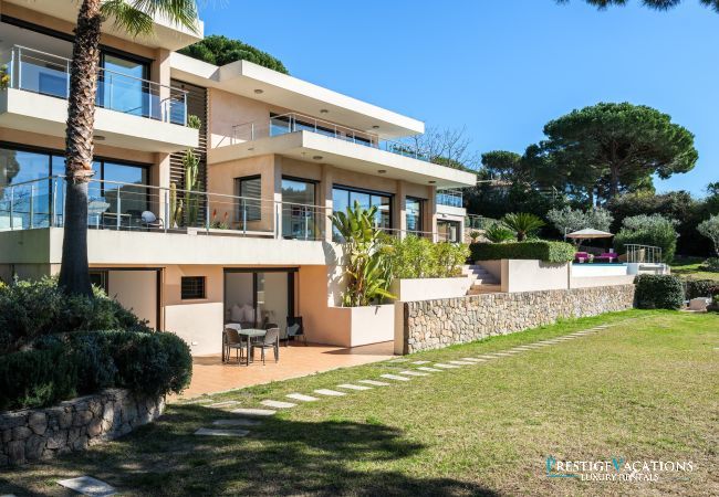 Villa in Cannes - 5 Seasons ****