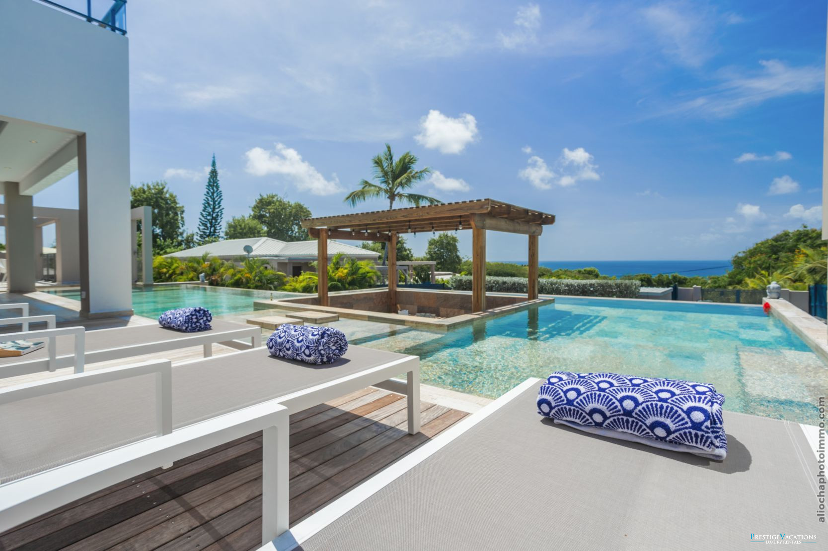 Villa/Dettached house in Saint-François - Karibea *****