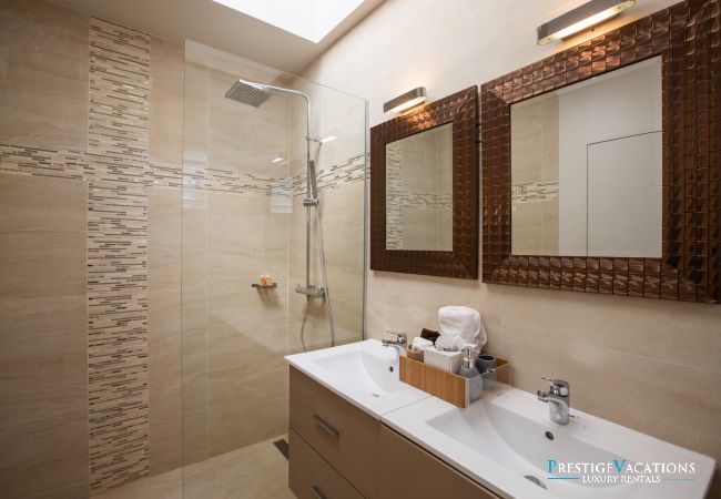 Villa in Terres Basses - Bahia Blue