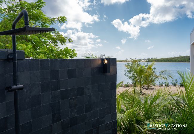 Villa in Terres Basses - Enjoy