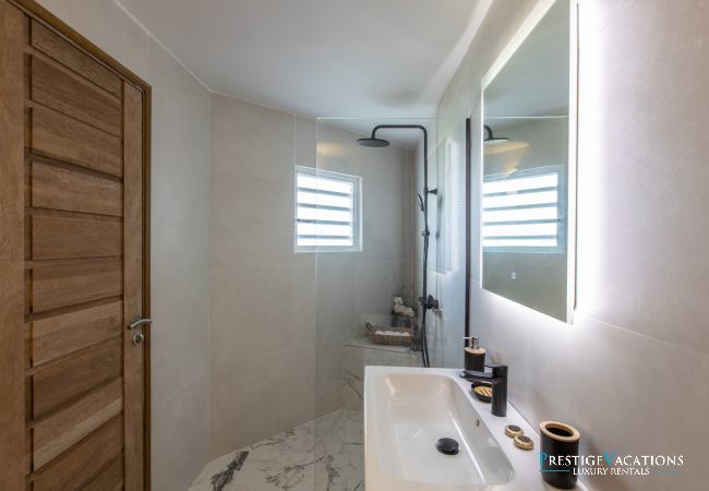 Villa in Terres Basses - Infinity Blue