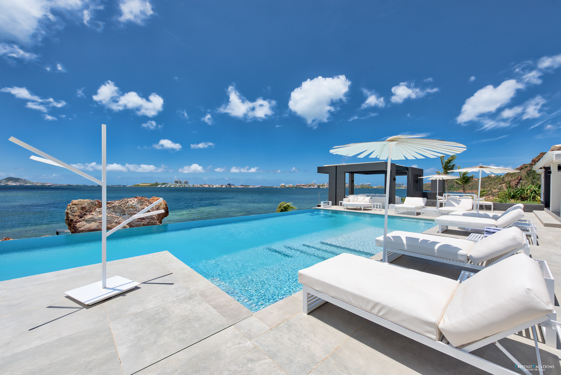 Villa/Dettached house in Terres Basses - Mirabelle SXM