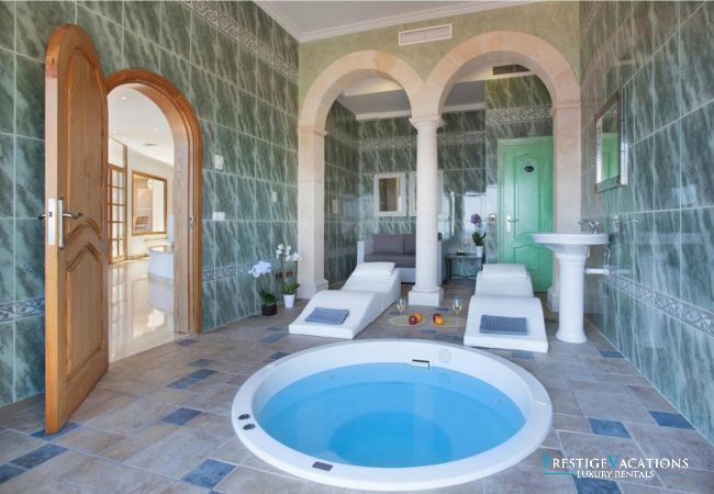 Villa in Badia Grand - Cabello Villa in Badia Grand - Cabello