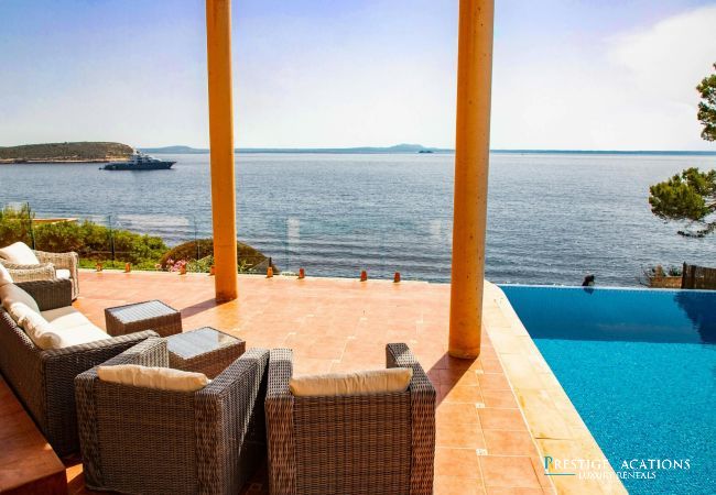 Villa in Badia Grand - Cabello Villa in Badia Grand - Cabello