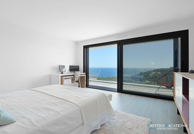 Villa in Roquebrune-sur-Argens - Sea View *****
