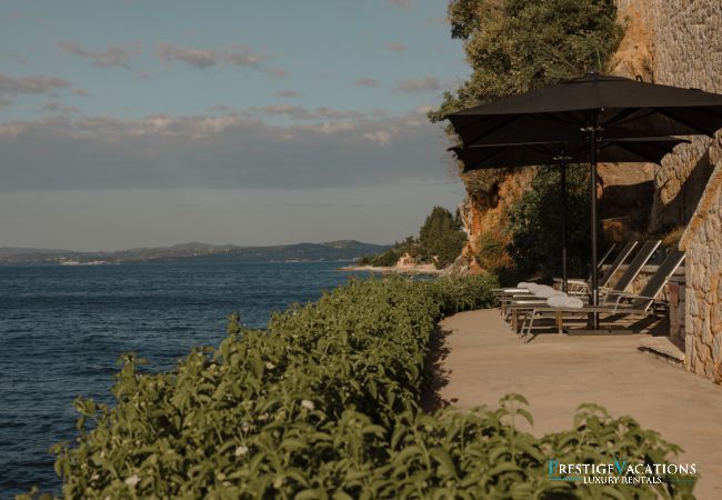 Villa in Nissaki - The Edge