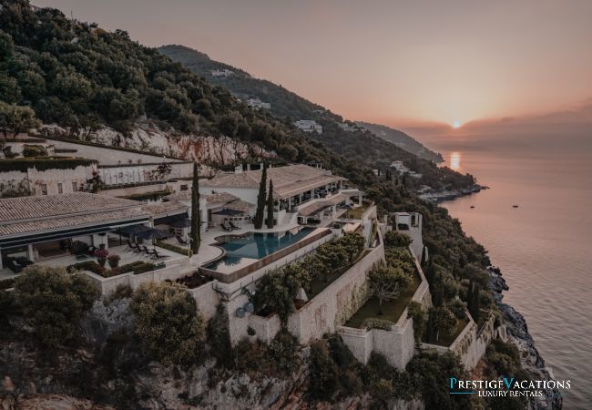 Villa in Nissaki - The Edge