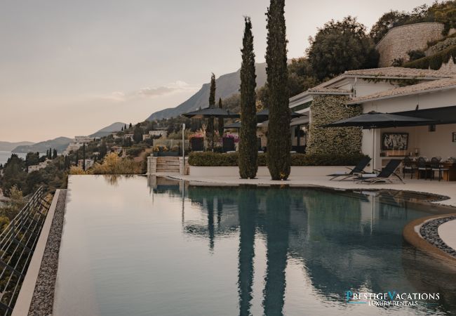 Villa in Nissaki - The Edge