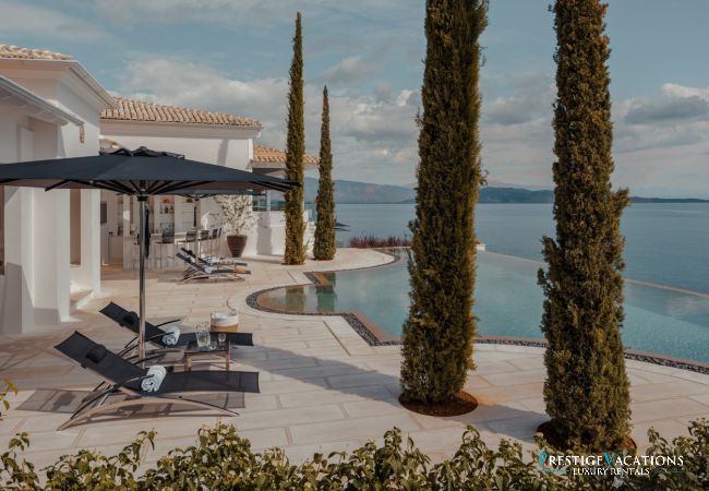Villa in Nissaki - The Edge