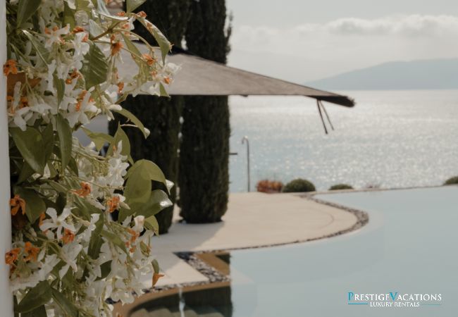 Villa in Nissaki - The Edge