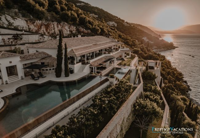 Villa in Nissaki - The Edge