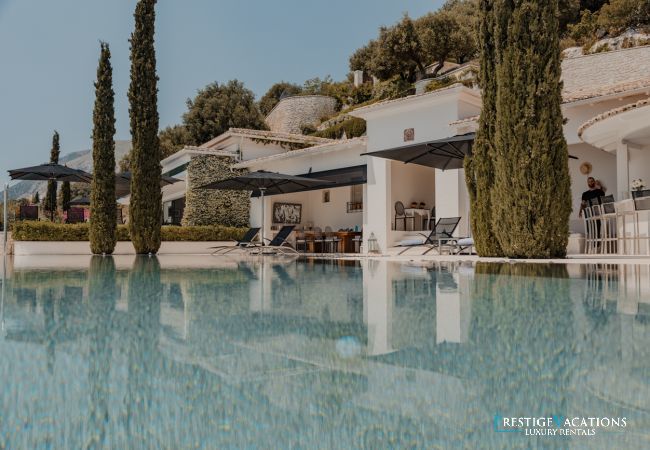 Villa in Nissaki - The Edge