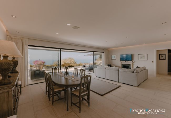 Villa in Nissaki - The Edge