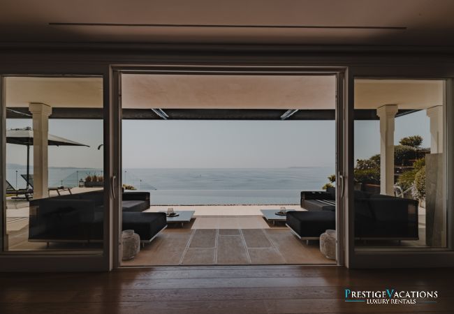 Villa in Nissaki - The Edge