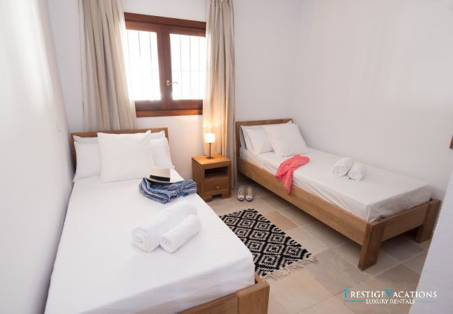 Villa in Ibiza / Eivissa - Sa Cigonya